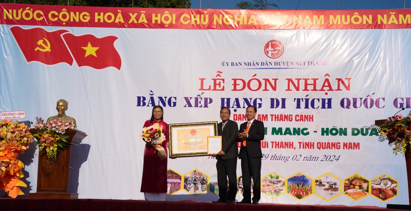 Quảng Nam: Danh lam thắng cảnh Bàn Than - Hòn Mang - Hòn Dứa đón nhận Bằng xếp hạng di tích quốc gia