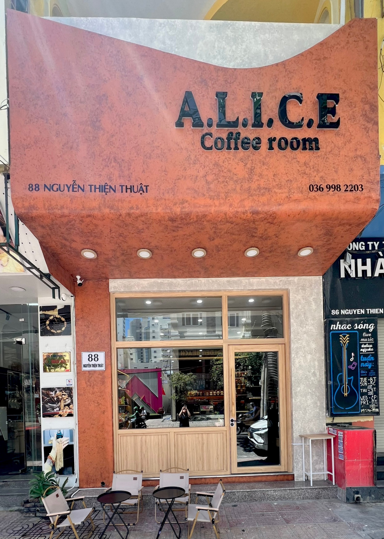 A.L.I.C.E coffee room Cafe  Nha Trang đưa thực khách về tuổi thơ