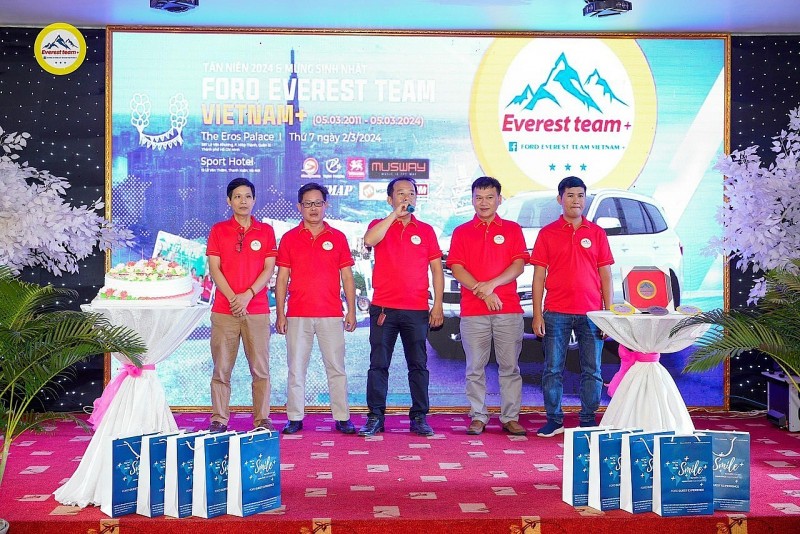 Ban quản trị phát biểu khai mạc buổi lễ