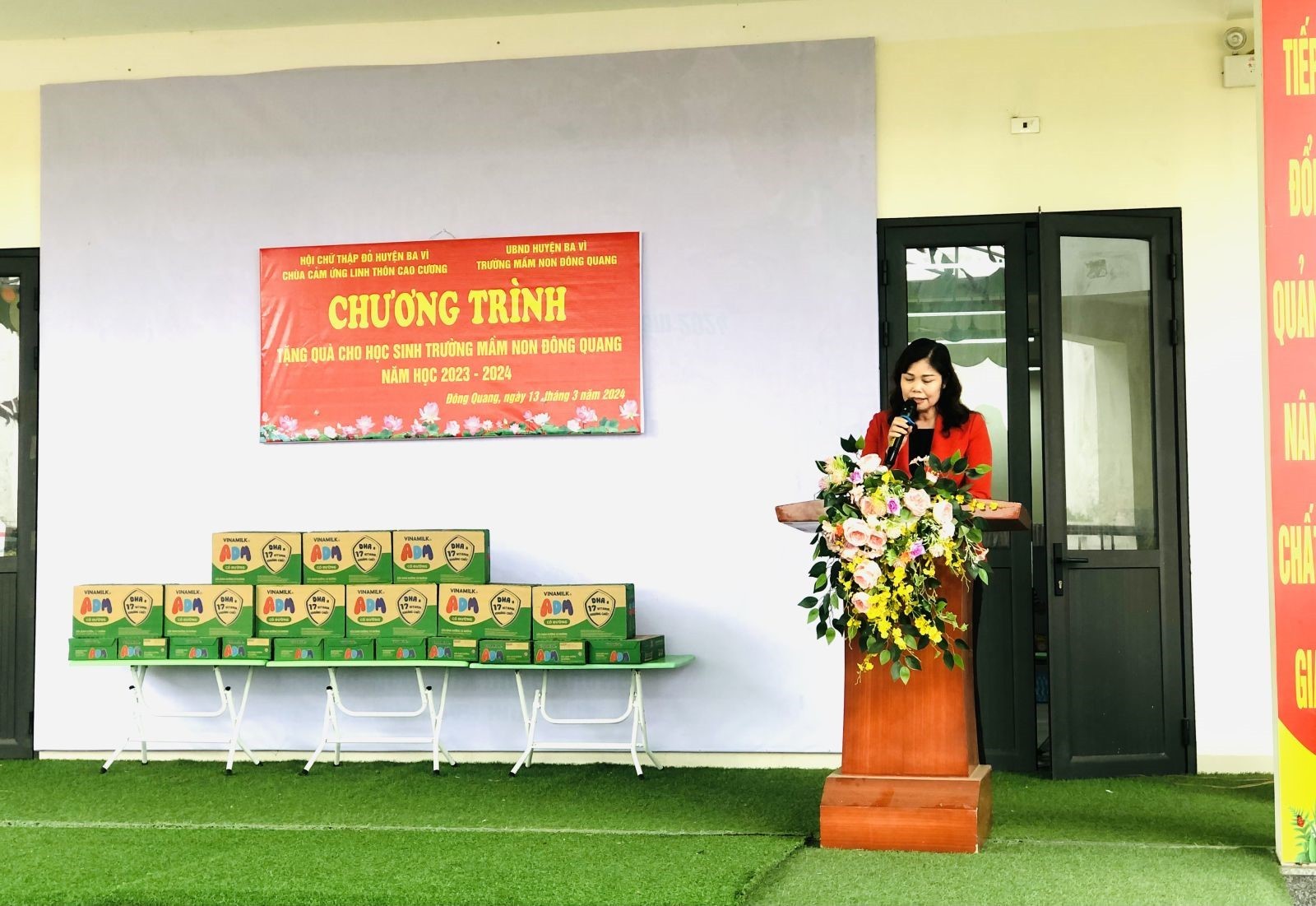 Hội Chữ Thập đỏ Ba Vì- Chùa Cảm Linh Ứng tặng quà trường Mầm non Đông Quang Hội Chữ Thập đỏ Ba Vì- Chùa Cảm Linh Ứng tặng quà trường Mầm non Đông Quang