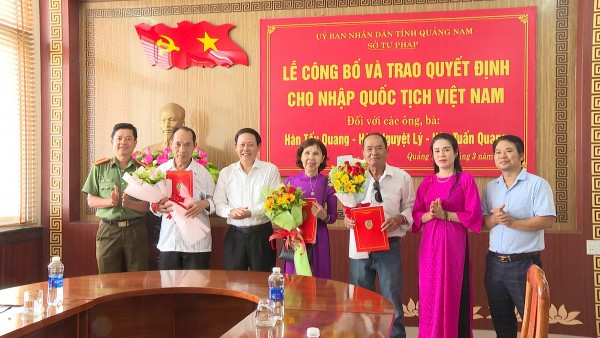 Quảng Nam: Lễ công bố và trao quyết định nhập Quốc tịch Việt Nam cho 03 công dân