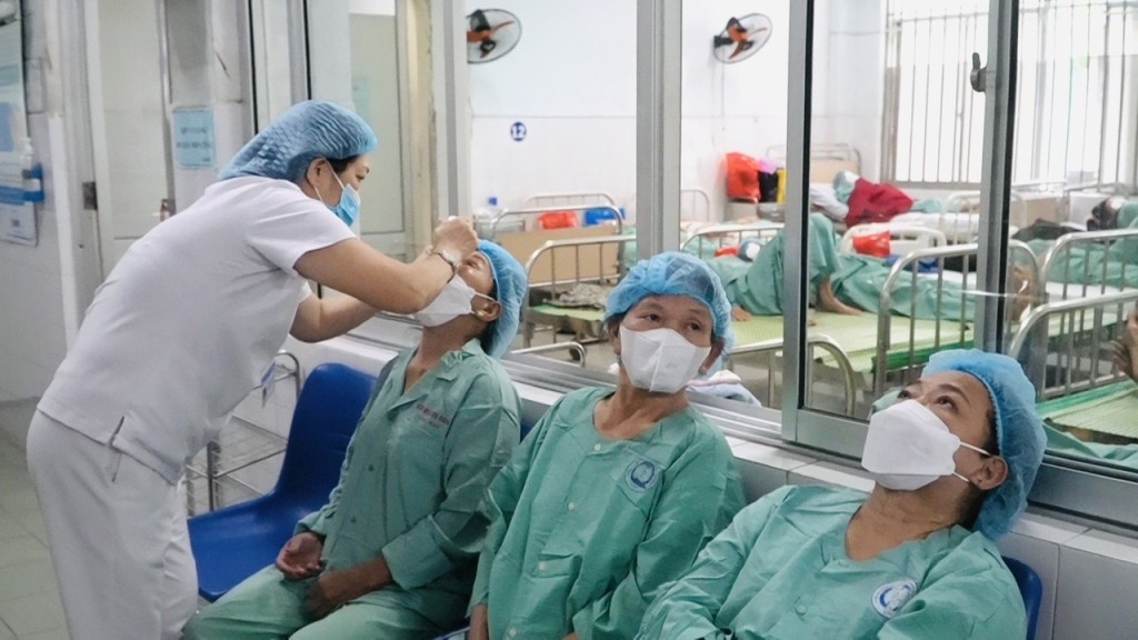 Phẫu thuật đục thể thủy tinh miễn phí cho 1.000 người dân Quảng Nam và Quảng Ngãi