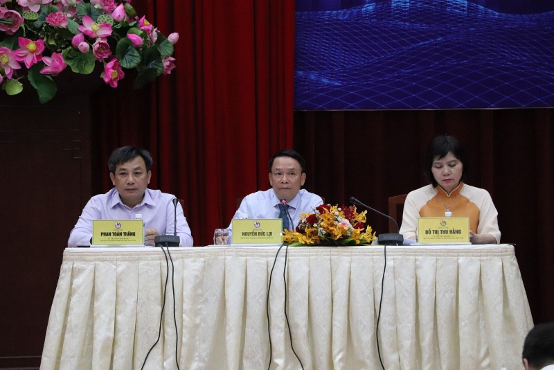 Các Đại biểu chủ trì buổi Hội nghị. Ảnh: Mạnh Tú