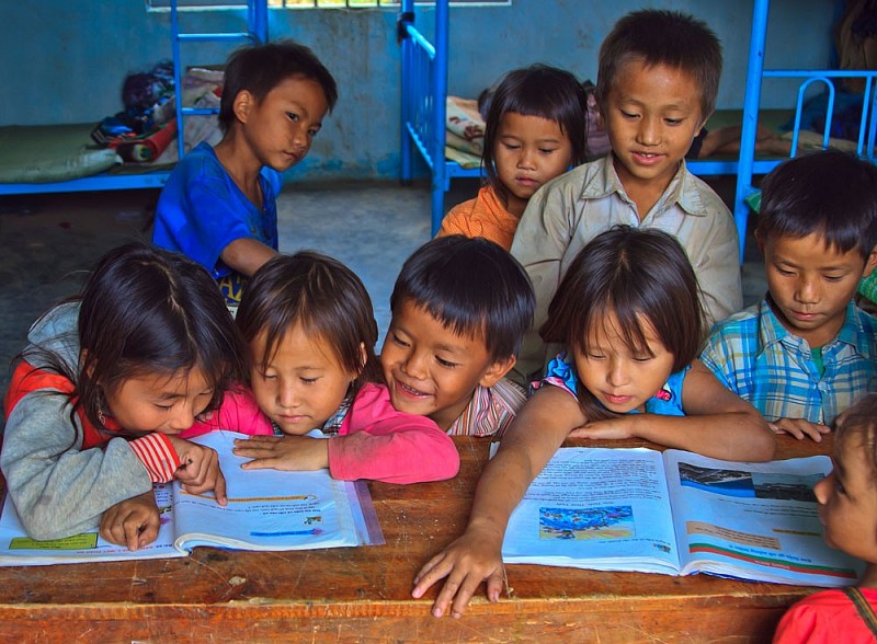Chăm lo giáo dục, bảo vệ trẻ em dân tộc thiểu số và trẻ em khuyết tật Việt Nam