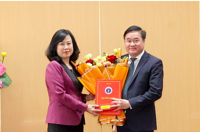 Bộ trưởng Bộ Y tế bổ nhiệm Cục trưởng 47 tuổi Bộ trưởng Bộ Y tế bổ nhiệm Cục trưởng 47 tuổi