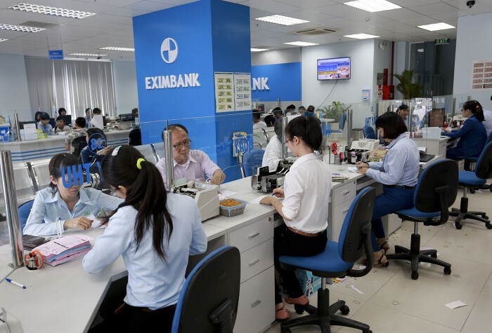 Không có chuyện Eximbank thu 8,8 tỷ đồng phí nợ thẻ của khách hàng