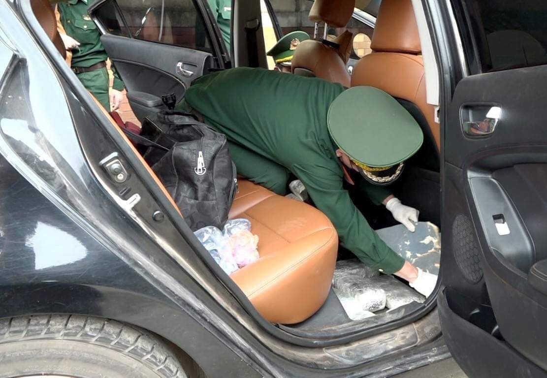 Hà Tĩnh: Phá chuyên án, bắt giữ hai đối tượng người Lào thu giữ 44 bánh heroin, 60.000 viên hồng phiến