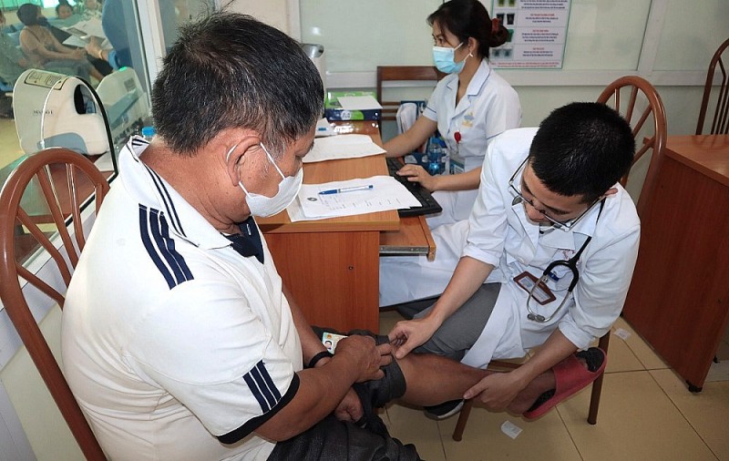 Khám bệnh, cấp thuốc miễn phí cho hơn 1.000 đồng bào các dân tộc ở Điện Biên