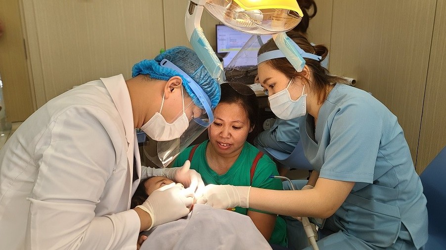 Chăm sóc sức khỏe răng miệng cho trẻ bại não tại Đắk Lắk