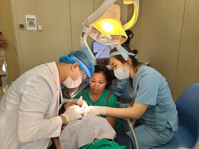Chăm sóc sức khỏe răng miệng cho trẻ bại não tại Đắk Lắk