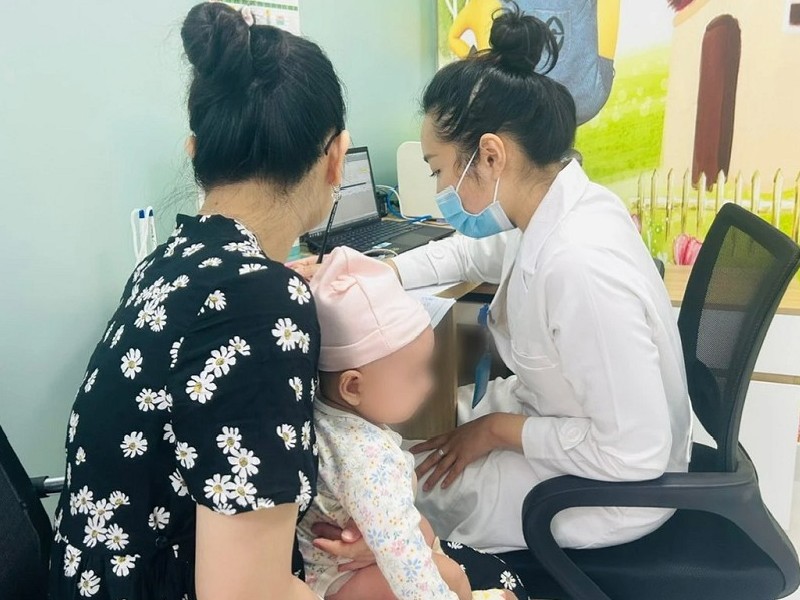TP. Hồ Chí Minh triển khai tiêm 13.000 liều vaccine 5 trong 1 cho trẻ