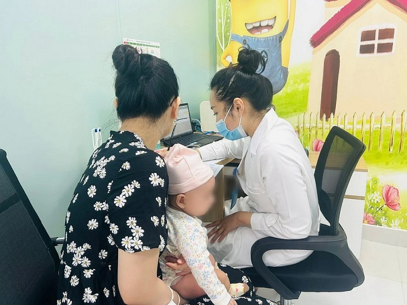 Thành phố Hổ Chí Minh triển khai tiêm 13.000 liều vaccine 5 trong 1 cho trẻ