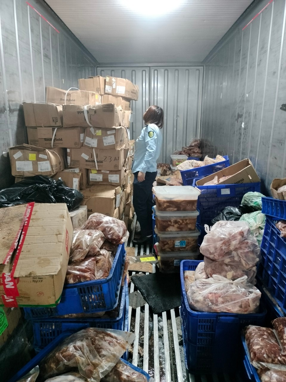 Công an quận Bắc Từ Liêm thu giữ gần 1 tấn thực phẩm đông lạnh không rõ nguồn gốc