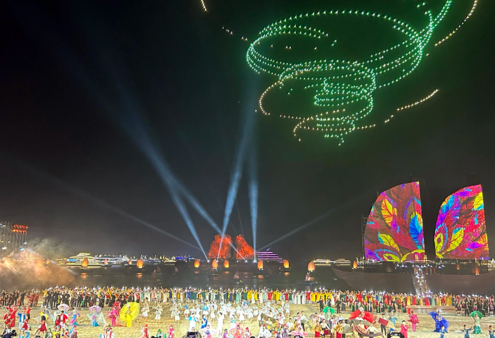Carnaval Hạ Long 2024: Bữa tiệc đầu tiên rực sáng bờ biển Hạ Long
