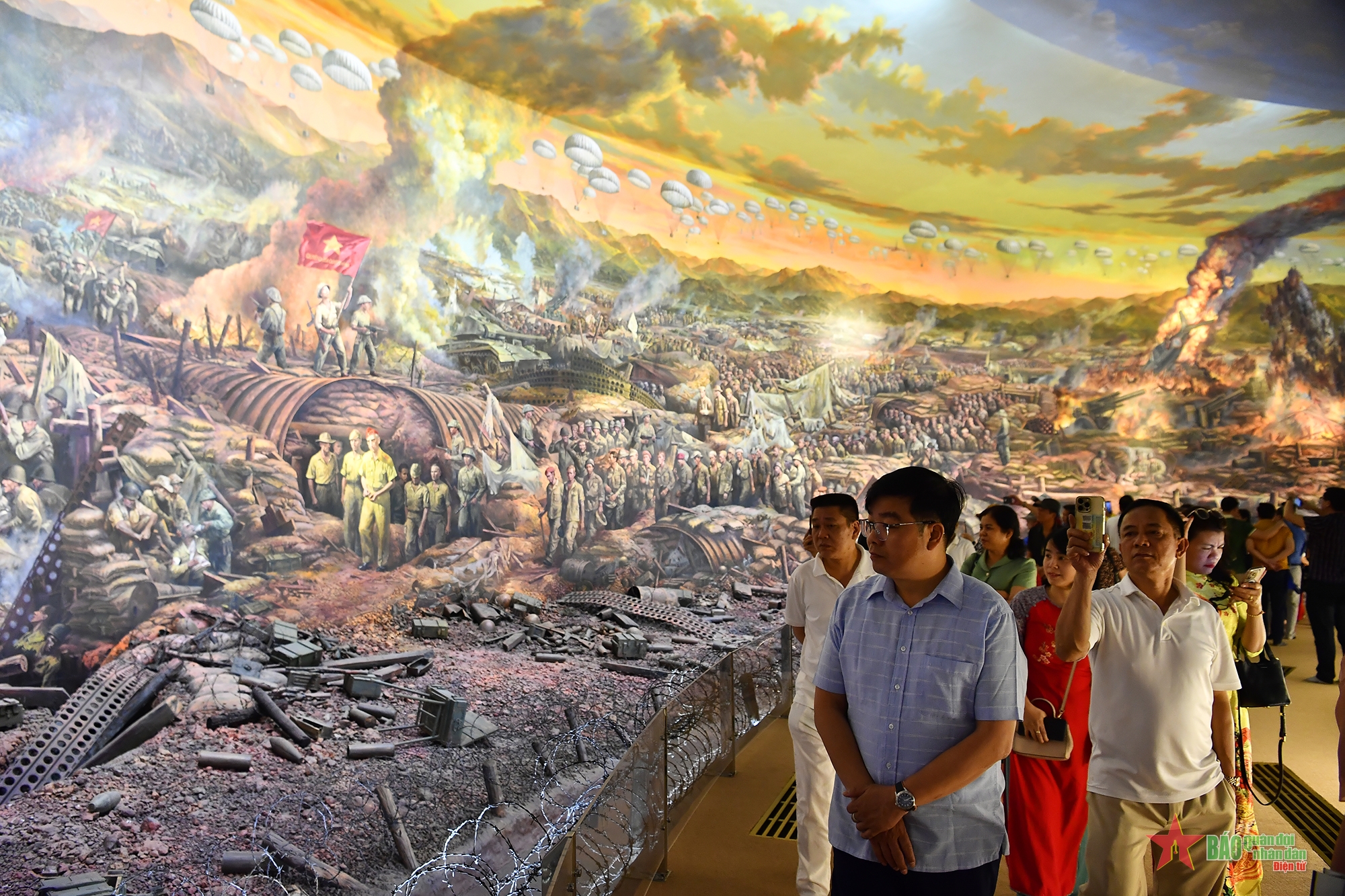 Bức tranh Panorama Chiến dịch Điện Biên Phủ - Kỳ tích của mĩ thuật Việt Nam