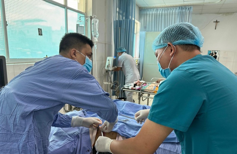 Ngành y tế tập trung cấp cứu, điều trị người bị nạn vụ nổ lò hơi tại Đồng Nai