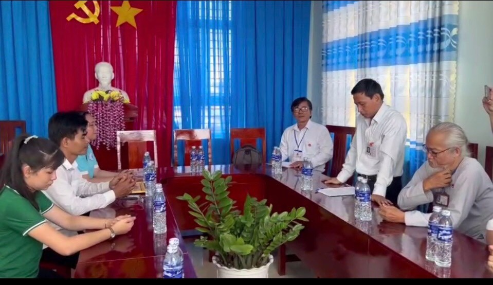 Chi hội Nam y An Giang: Chuyến đi thiện nguyện cấp phát nước miễn phí tại xã Tân Phong, huyện Thạnh Phú, tỉnh Bến Tre