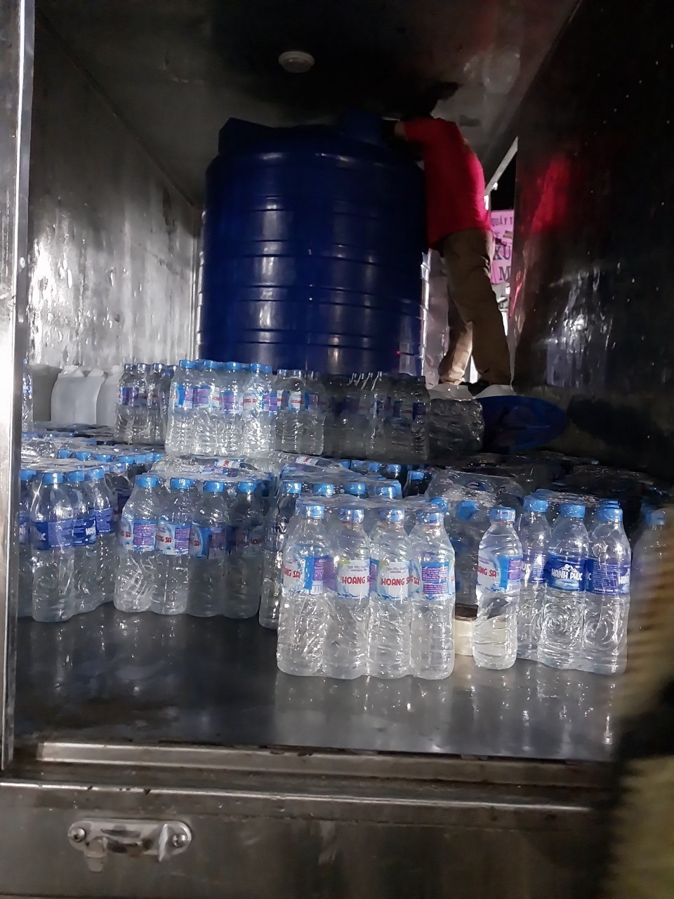 Chi hội Nam y An Giang: Chuyến đi thiện nguyện cấp phát nước miễn phí tại xã Tân Phong, huyện Thạnh Phú, tỉnh Bến Tre