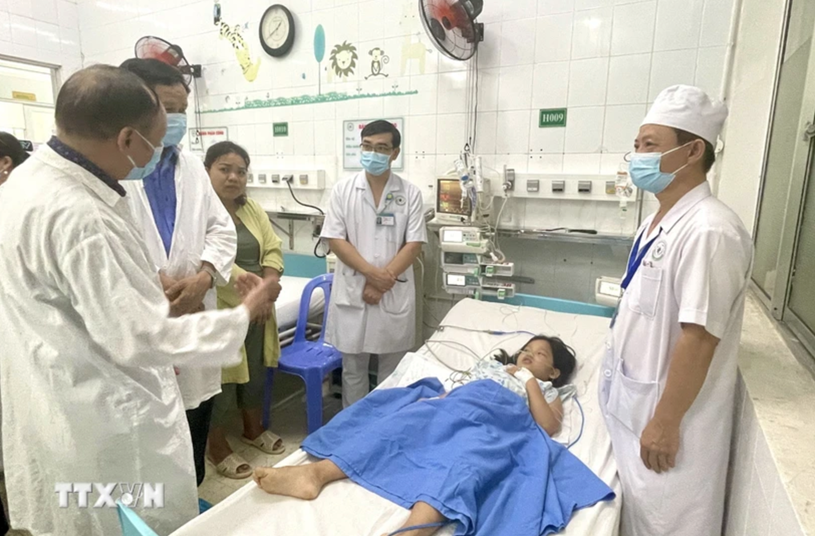 Vụ ngộ độc ở Đồng Nai: Đoàn bác sỹ từ TP Hồ Chí Minh hỗ trợ điều trị các ca nặng