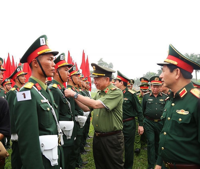Bộ trưởng Tô Lâm động viên các lực lượng tham gia diễu binh, diễu hành kỷ niệm 70 năm Chiến thắng Điện Biên Phủ.