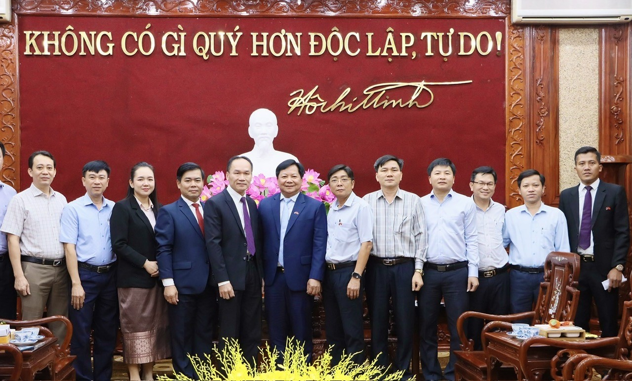 Chung tay, góp sức để tình hữu nghị Việt Nam - Lào mãi thắm tươi