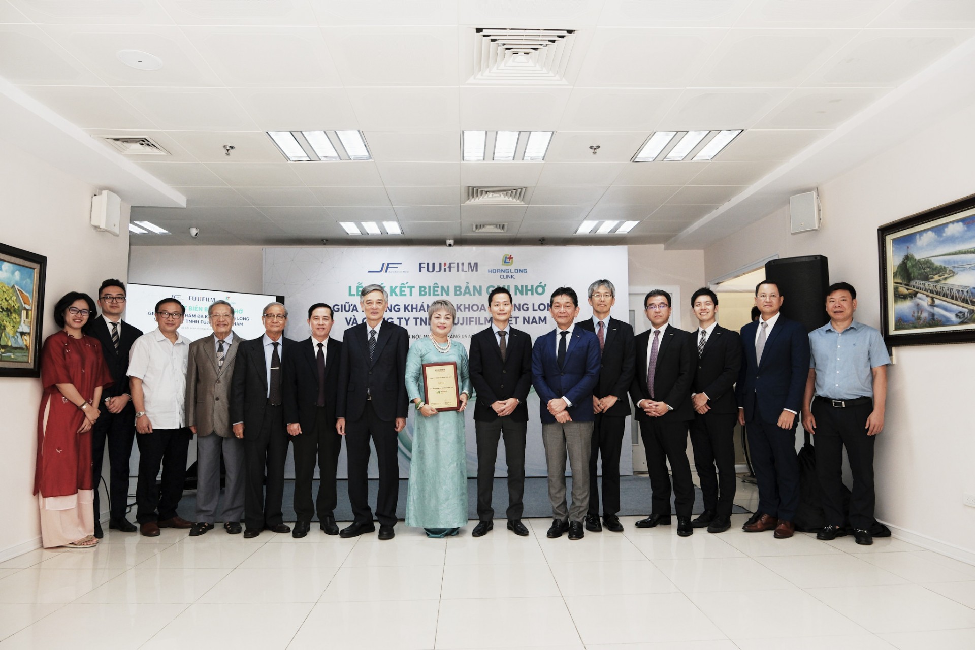 LỄ KÝ KẾT HỢP TÁC CHIẾN LƯỢC VÀ TRAO TẶNG HỆ THỐNG CÔNG NGHỆ THÔNG TIN ENVISION NEXT GIỮA FUJIFILM VIỆT NAM VÀ PHÒNG KHÁM ĐA KHOA HOÀNG LONG
