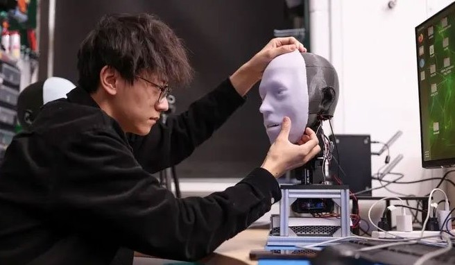 Robot tiên đoán biểu cảm của con người trong 840 mili giây