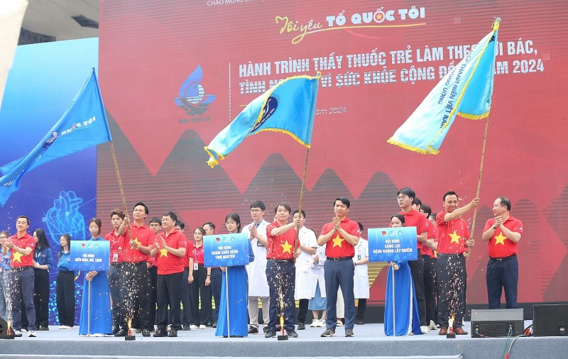 Ra quân Hành trình thầy thuốc trẻ tình nguyện vì sức khỏe cộng đồng năm 2024 Ra quân Hành trình thầy thuốc trẻ tình nguyện vì sức khỏe cộng đồng năm 2024
