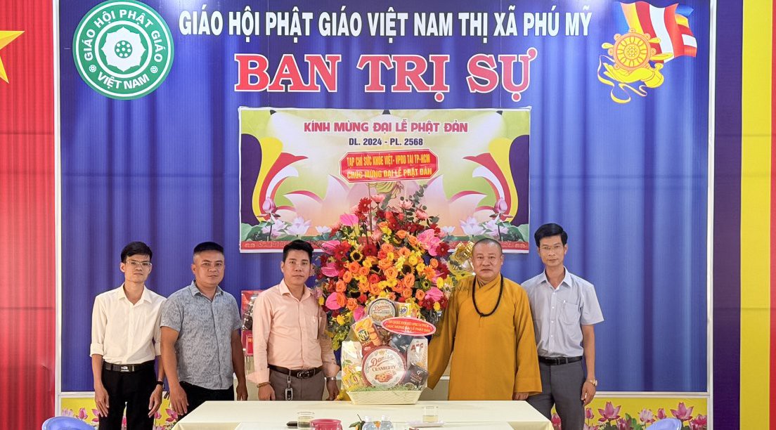 Tạp chí Sức khoẻ Việt - VPĐD TP.HCM thăm, chúc mừng Đại lễ Phật Đản Ban Trị sự Giáo hội Phật giáo Việt Nam Thị xã Phú Mỹ