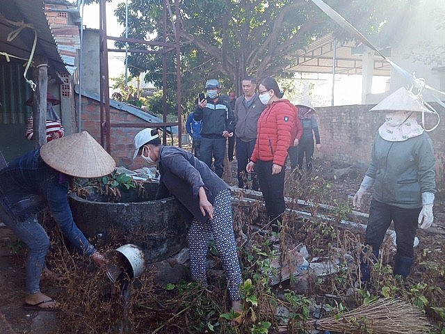 Người dân thành phố Kon Tum dọn vệ sinh môi trường, diệt lăng quăng/bọ gậy