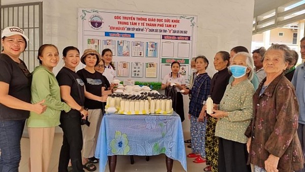 Quảng Nam: Lan tỏa nét đẹp của tổ công tác xã hội tự nguyện tại Trung tâm Y tế thành phố Tam Kỳ trong công chăm sóc và bảo vệ nhân dân