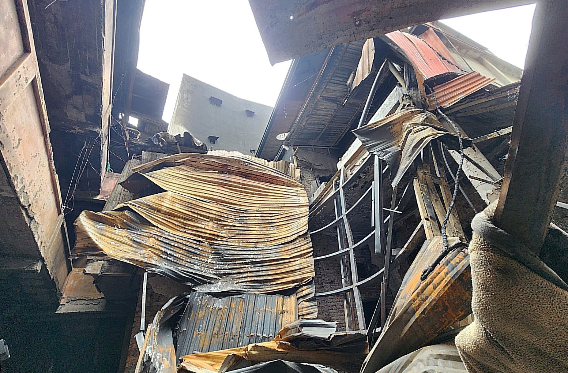 Hà Nội: Cháy nhà trọ trên phố Trung Kính, 14 người tử vong