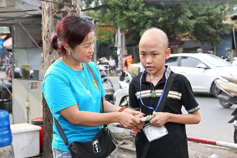 Hội Thiện nguyện 1979 VN mang niềm vui đến các bệnh nhi tại Bệnh viện K - Tân Triều nhân dịp 1/6