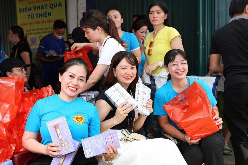 Hội Thiện nguyện 1979 VN mang niềm vui đến các bệnh nhi tại Bệnh viện K - Tân Triều nhân dịp 1/6