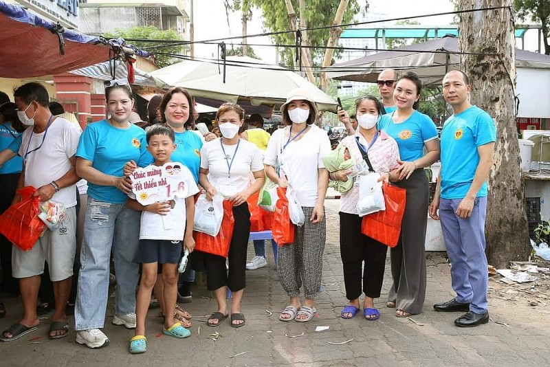 Hội Thiện nguyện 1979 VN mang niềm vui đến các bệnh nhi tại Bệnh viện K - Tân Triều nhân dịp 1/6