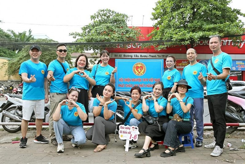 Hội Thiện nguyện 1979 VN mang niềm vui đến các bệnh nhi tại Bệnh viện K - Tân Triều nhân dịp 1/6