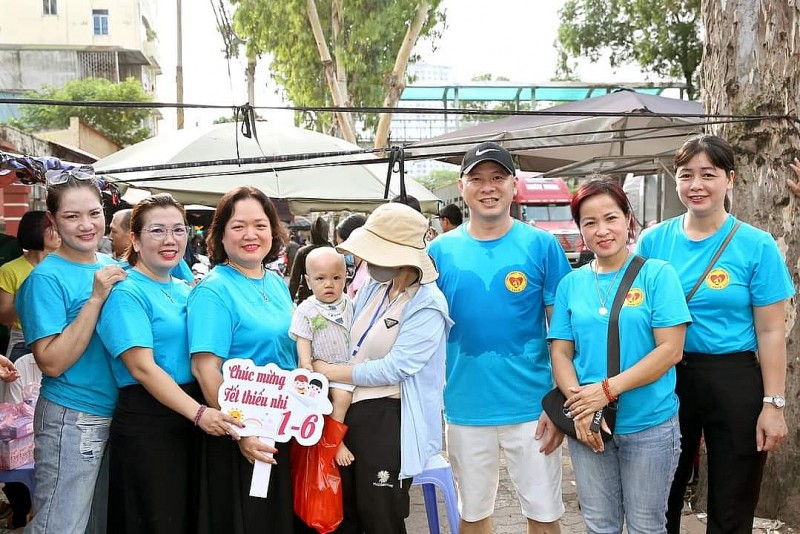 Hội Thiện nguyện 1979 VN mang niềm vui đến các bệnh nhi tại Bệnh viện K - Tân Triều nhân dịp 1/6