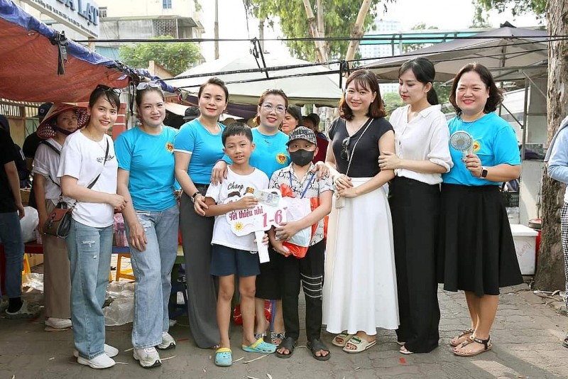 Hội Thiện nguyện 1979 VN mang niềm vui đến các bệnh nhi tại Bệnh viện K - Tân Triều nhân dịp 1/6