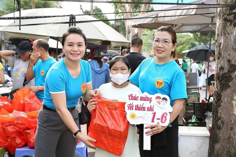 Hội Thiện nguyện 1979 VN mang niềm vui đến các bệnh nhi tại Bệnh viện K - Tân Triều nhân dịp 1/6