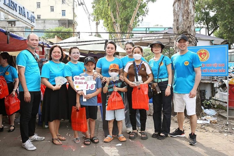 Hội Thiện nguyện 1979 VN mang niềm vui đến các bệnh nhi tại Bệnh viện K - Tân Triều nhân dịp 1/6