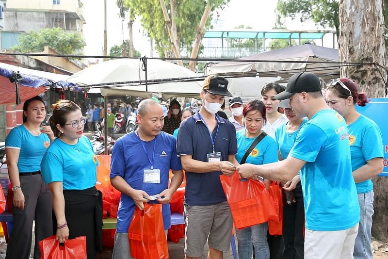 Hội Thiện nguyện 1979 VN mang niềm vui đến các bệnh nhi tại Bệnh viện K - Tân Triều nhân dịp 1/6