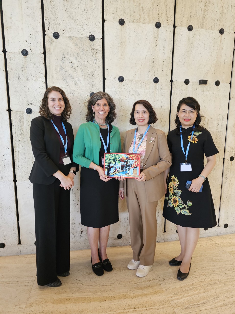 Thứ trưởng Bộ Y tế Nguyễn Thị Liên Hương làm việc với Giám đốc Trung tâm Sức khỏe Toàn cầu của CDC Hoa Kỳ