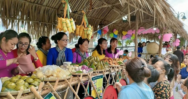 “Chợ nổi miền Tây” giữa lòng Sài Gòn