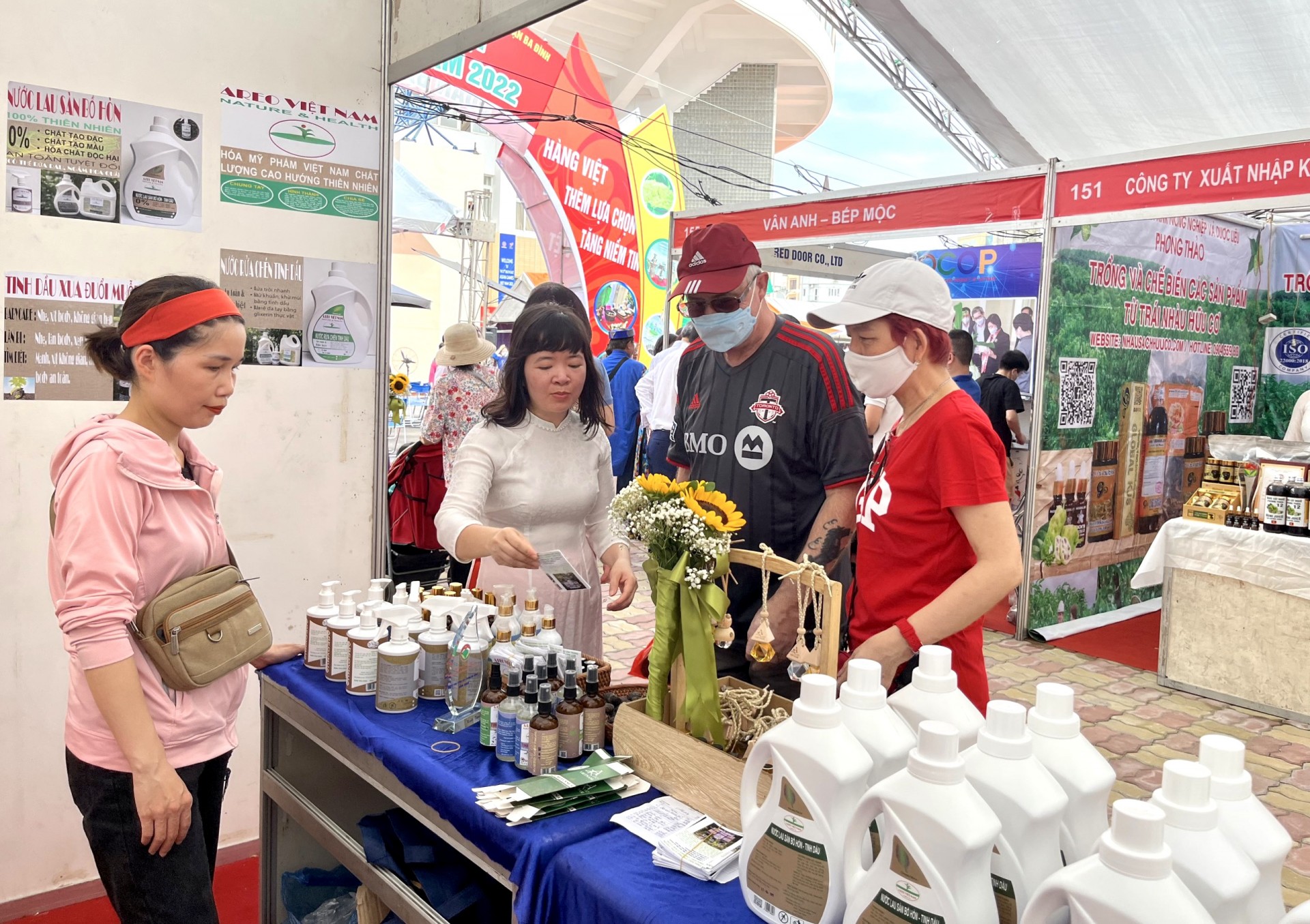 Người Việt ưu tiên dùng hàng Việt: “Lời kêu gọi từ trái tim” Người Việt ưu tiên dùng hàng Việt: “Lời kêu gọi từ trái tim”