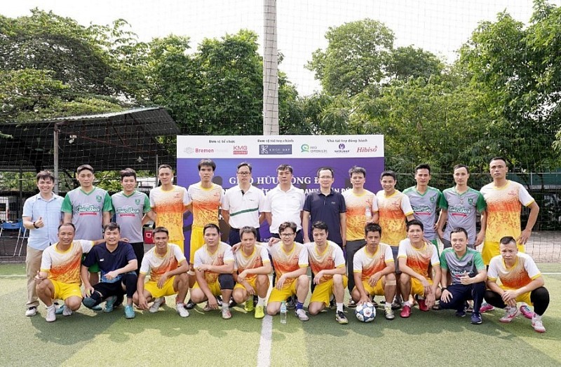 Hoạt động đá bóng giao hữu giữa Đội bóng SV Werder Bremen VTC và Đội bóng Bia Mê Linh Hà Nội với sự tham gia của nhà tài trợ chính là Khoedepplus (Ảnh BTC).