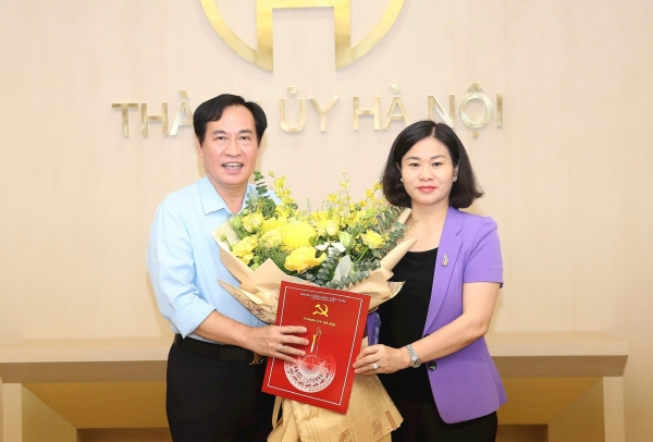 Trao quyết định nghỉ hưu cho Phó Bí thư Thường trực Quận ủy Tây Hồ Nguyễn Anh Tuấn