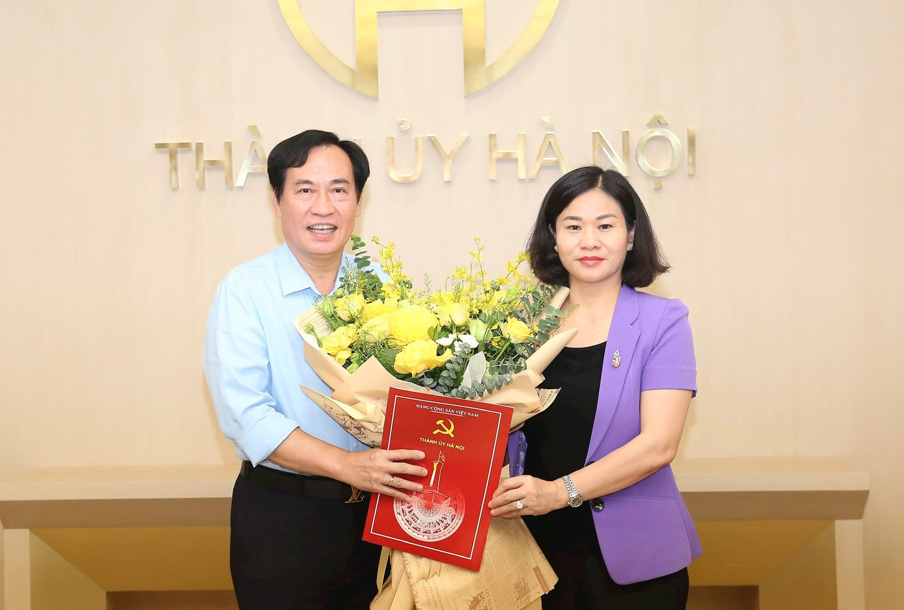 Trao quyết định nghỉ hưu cho Phó Bí thư Thường trực Quận ủy Tây Hồ Nguyễn Anh Tuấn