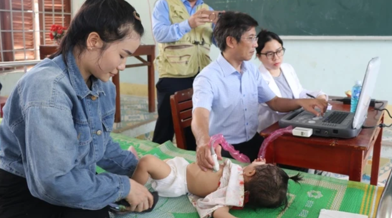 Khám tầm soát, điều trị miễn phí dị tật tim bẩm sinh cho trẻ em Phú Yên khó khăn