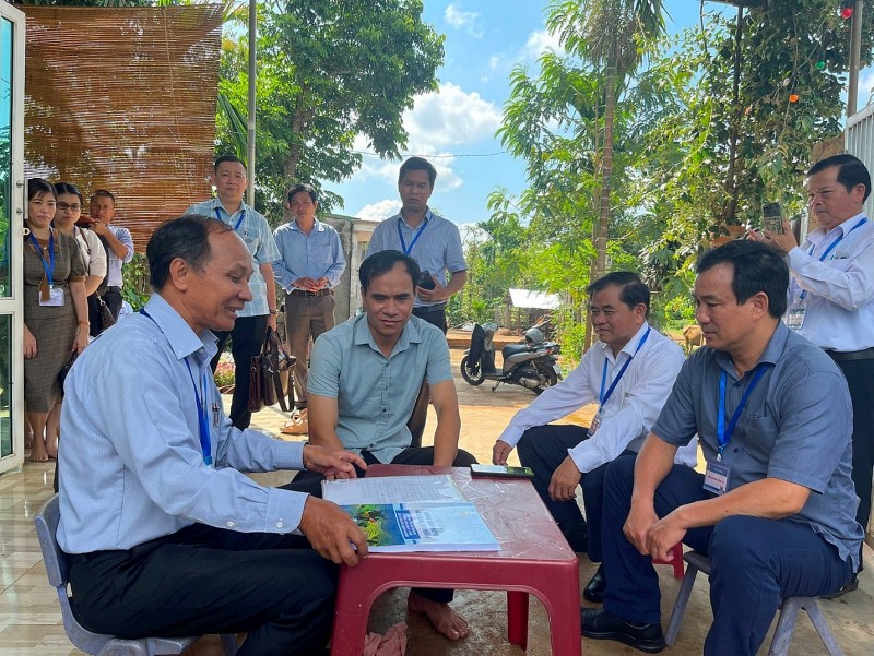 Sau lễ ra quân, cán bộ đã điều tra tại xã Dray Bhăng - huyện Cư Kuin tỉnh Đắk Lắk.