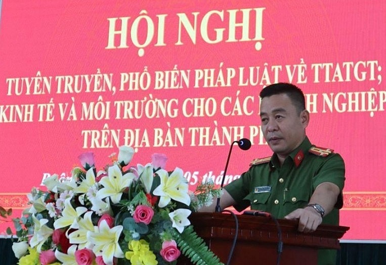 Thượng tá Huỳnh Thanh Bình, Trưởng Công an TP. Buôn Ma Thuột phát biểu tại hội nghi